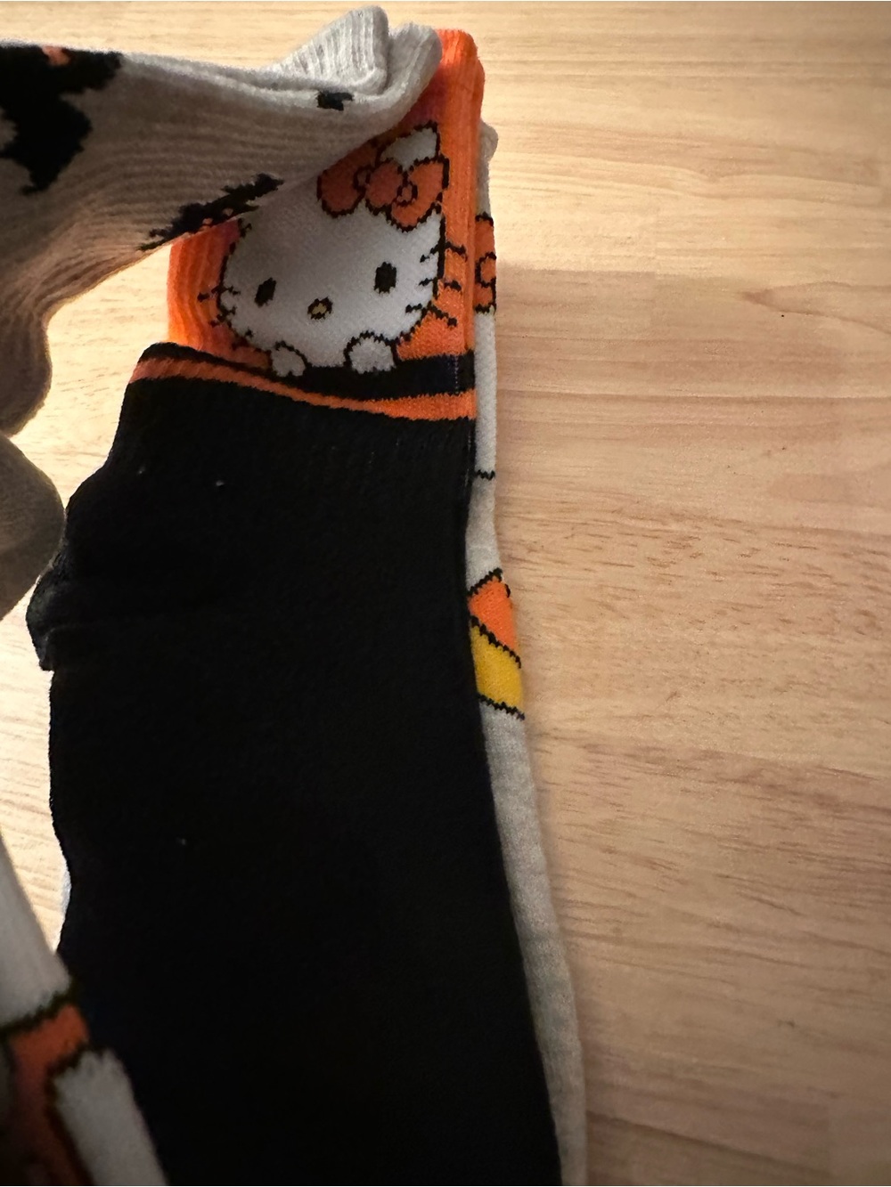 New Halloween Hello Kitty 3 pack mid-crew socks - Picture 3 of 3